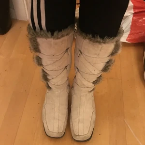 Tamaris skor - Skorna är i storlek 37, är fodrade och i bra skick 