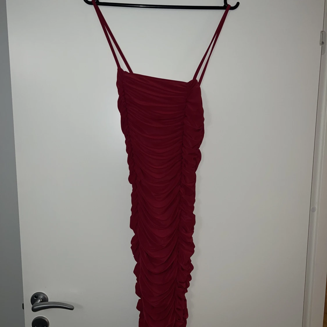 Röd miniklänning oanvänd  - 90