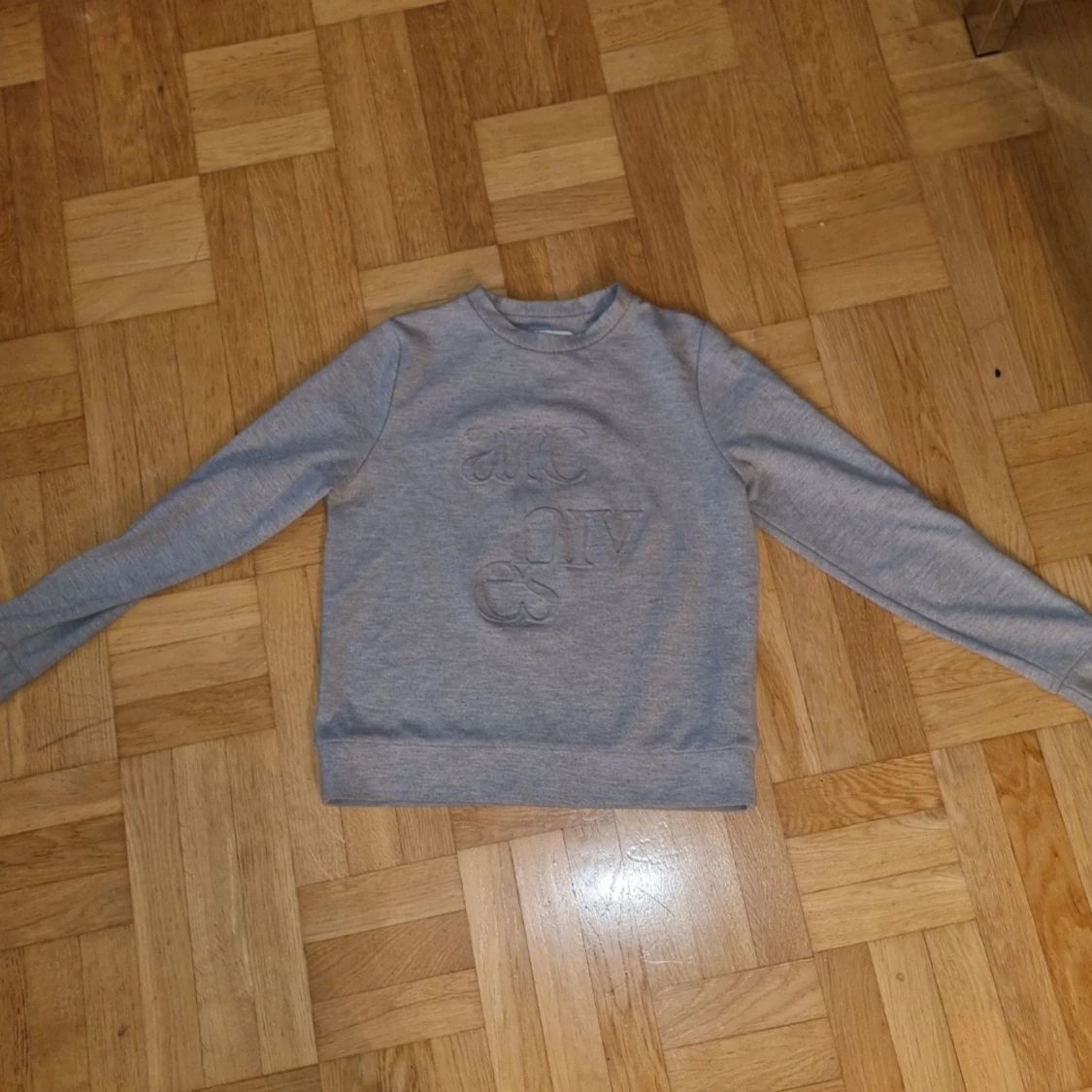 Fin grå tröja  - 90