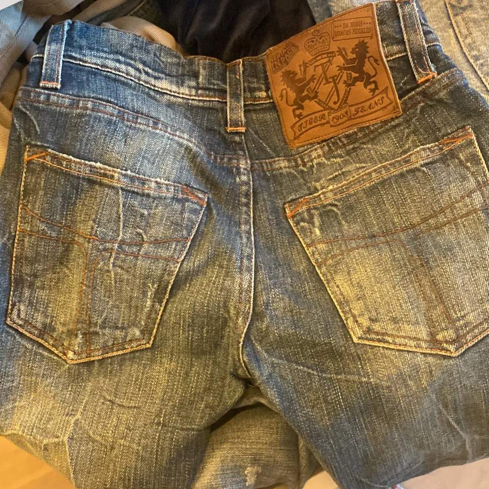 As snygga jeans från tiger of Sweden! Köpta second hand men i princip aldrig använda💕 Köparen står för frakten. Jeans & Byxor.