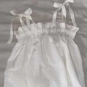 Vitt linne  - Fint vitt linne från Hm. Knappt använd💕I mycket bra skick 