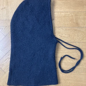 Hood  - Black zara hood 