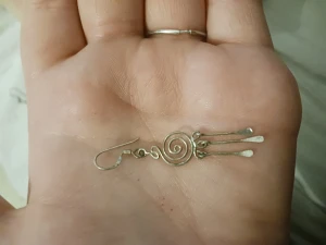 Musiknoter silver örhängen - Örhängen som ser ut som musiknoter. Frakt ingår.