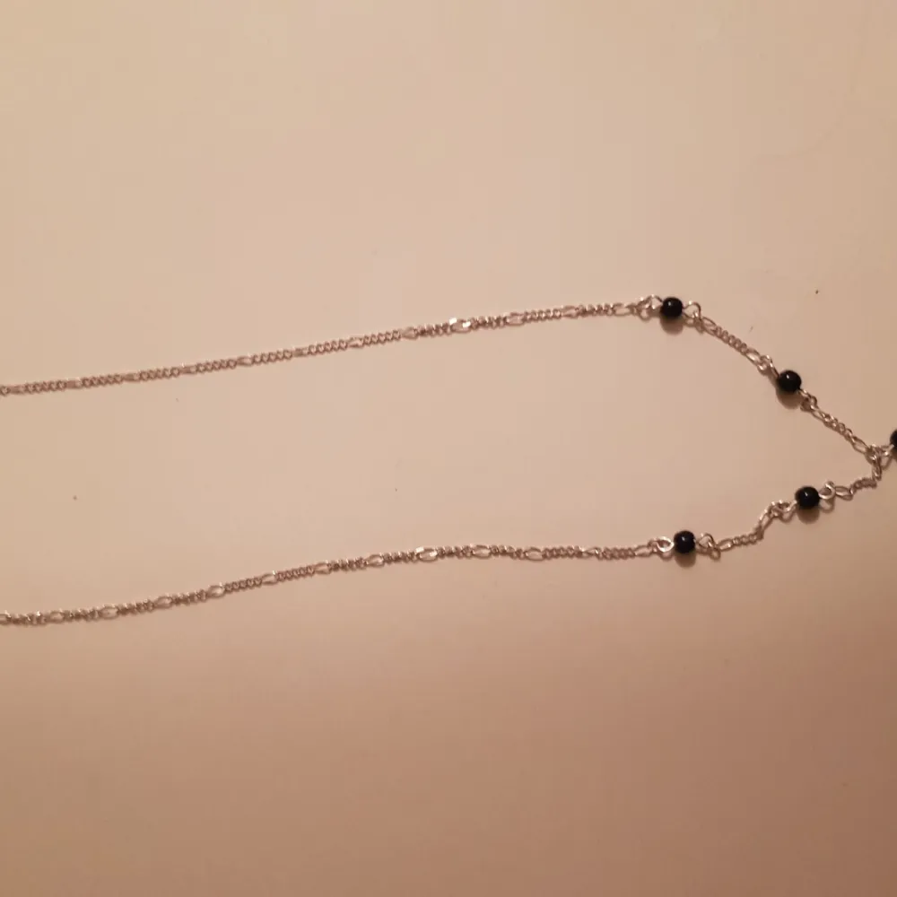 Knappt använd fin halsband i äkta silver.  L. 42. Accessoarer.