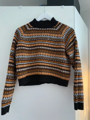 Stickad tröja  - Mysig stickad tröja från Monki. I nyskick! 