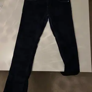 Säljer Versace jeans i gott skick i storlek 31