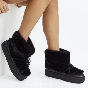 Intressekoll - Intressekoll på de populära H&M bootsen i svart, storlek 40. Har ett par hemma som inte kommit alls mycket till använding, skriv om du är intresserad. Köptes för 399. Slutsålda överallt.