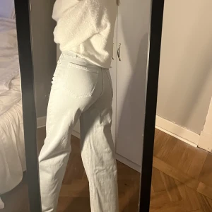 Jeans  - Väldigt ljusa jeans, i nyskick. Skriv vid frågor☺️