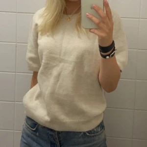 Stickad t-shirt - Kommer tyvärr inte till användning! Skriv vid frågor🫶🏻Pris kan diskuteras 