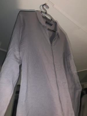 Brothers zip tröja grå st M - En zip tröja från Brothers kostade 700kr  Ny 