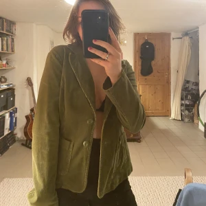 FETCOOL Kavaj - Intressekoll på en brutalt cool kavaj i manchestermaterial och sjukt ball grön färg! Bra kvalitet!! Dma för frågor😚😚