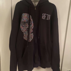 Bvaldi hoodie  - Säljer min bvaldi hoodie då den inte riktigt är min stil längre 