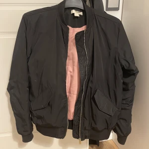 Bomberjacka  - Använd men fint skick, storlek S. 