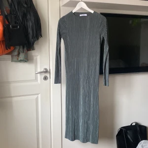NAKD klänning stl XS - Grön klänning från NAKD, storlek XS. 