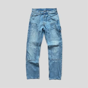 Loosefit Space WeekDay Jeans - Ett par från loosejeans från Weekday, Space verona blue. Midjemått 38 cm, längd 107 cm. Jävligt snygga både uppkavlade och icke i benen. Storlek 27 men passar som 29. För mer mått eller fler bilder kontakta mig! ✨ Nypris 600:- 