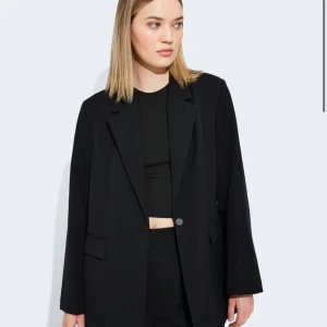 Oversized blazer - Blazer från BikBok i oversized modell strl L/XL. Använd 1 gång, mycket fint skick! 