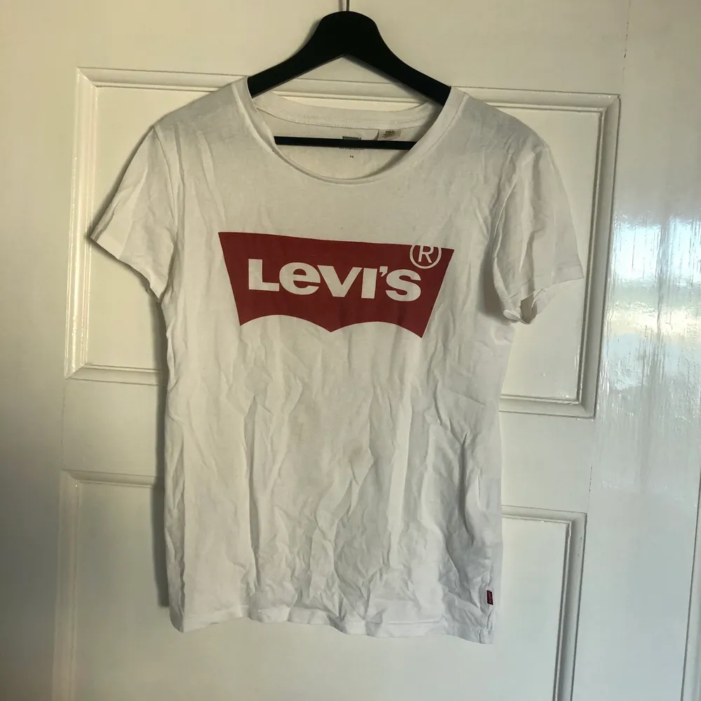 Levis t-shorts i bra skick🤩priset kan diskuteras!. T-shirts.