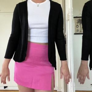 Kofta - Söt kofta, inköpt på primark i England. Strl S. Bra skick, inget slitage eller fläckar. Köpare står för frakt.