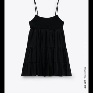 Zara klänning  - super fin klänning ifrån zara som är helt oanvänd med prislapp kvar🤍🤍 skriv privat gällande funderingar🫶🏼