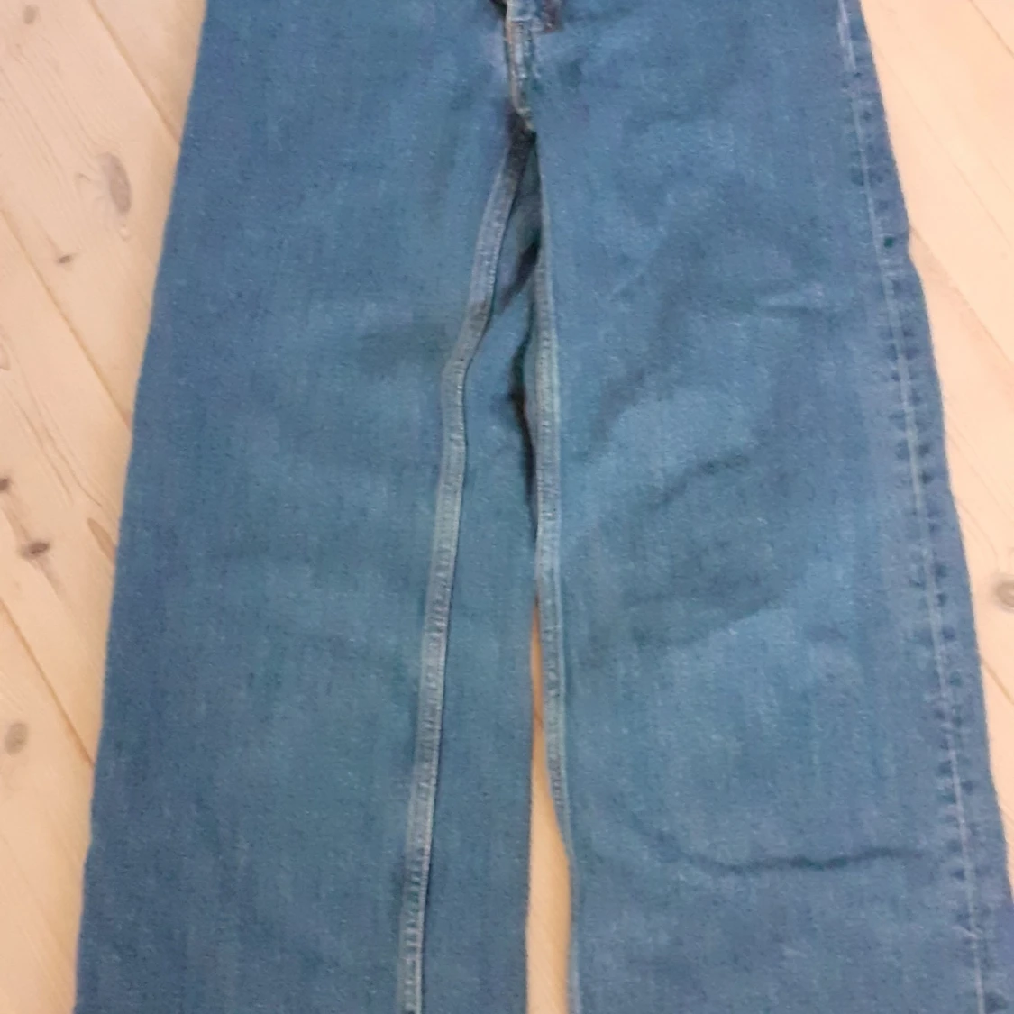 Monki jeans stl 24, modell Yoko