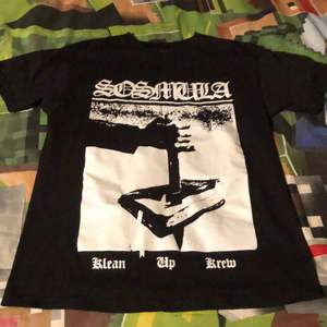 Säljer denna SosMula T-shirten ⛄️⛄️(CityMorgue) i storlek M (liten i storlek!!) 🤾🤾 bra skick!! 🎉🎉😄