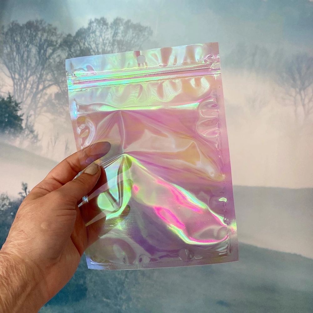 Sjukt snygga holografiska zipbags (lite åt det rosa hållet, störren de i andra annonsen) för att förvara i princip allt möjligt i! Vattentäta. 10st för 20kr + frakt 13kr (alltså stämmer INTE fraktpriset på 29kr som det står längre ner!!!). Övrigt.
