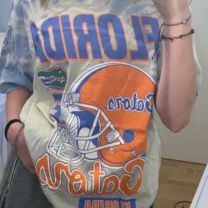 Over sized t-shirt  - Over sized t-shirts som är i bra skick och har bara haft den 1-3 gånger❤️