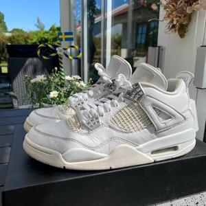 Jordan 4 pure money - Jordan 4 pure money - perfekta beaters till sommaren! ☀️💫 Skick 5,6 /10  Storlek 41  Låda finns! 