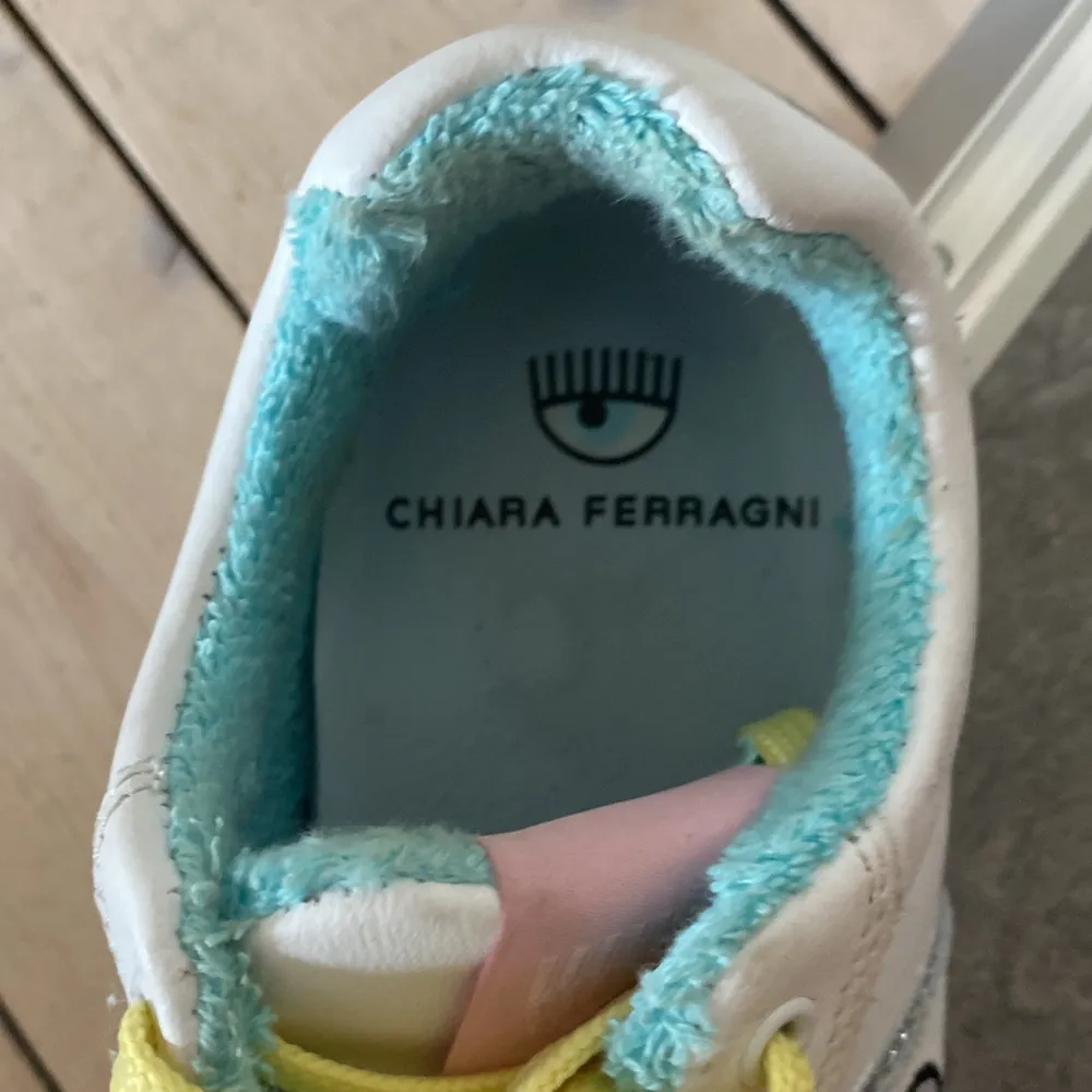 Chiara Ferragni sneakers. Storlek 37. Skor.
