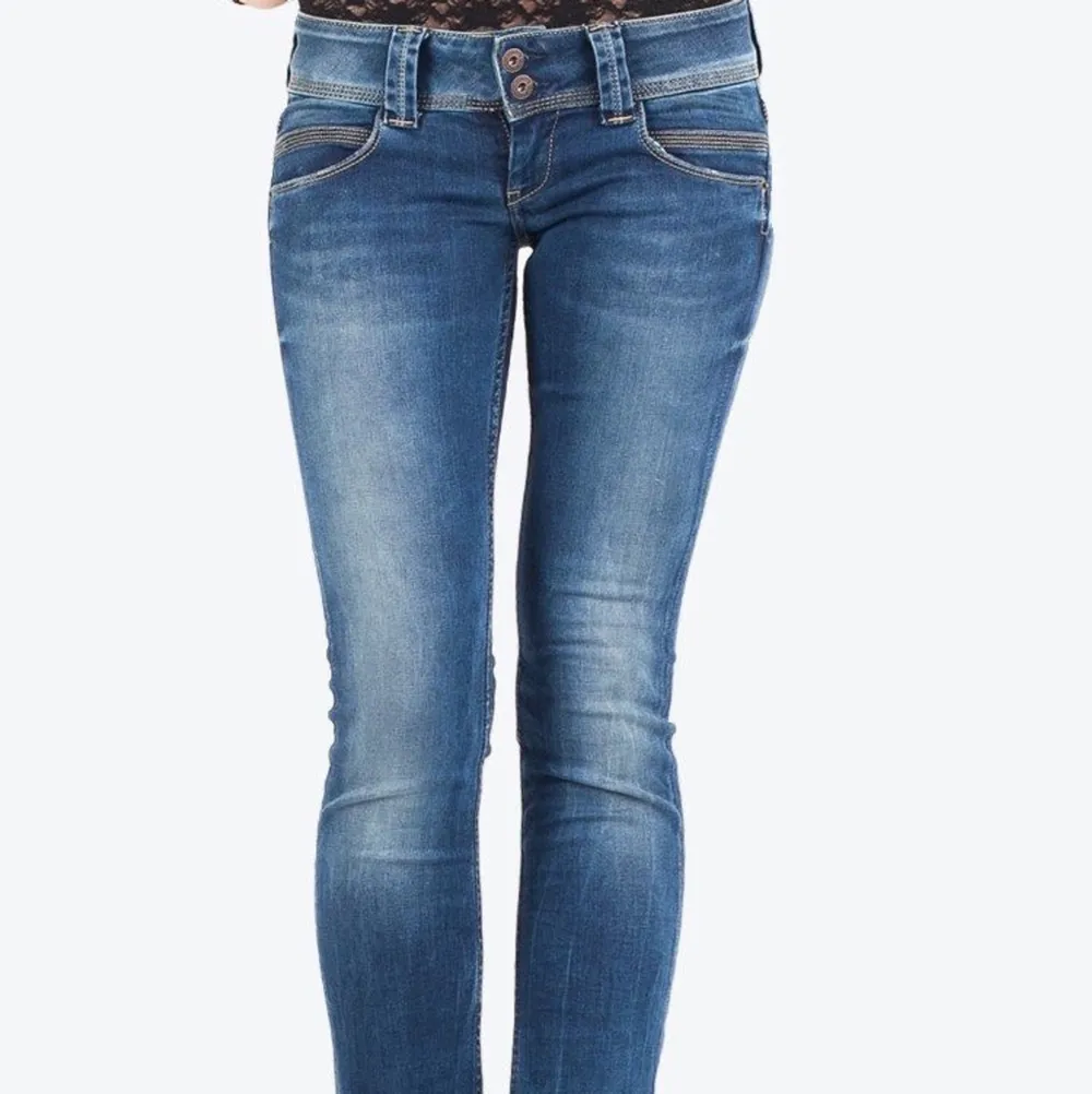 Jättesnygga och sköna lågmidjade straight leg Pepe Jeans venus i storlek W25 L32. Jeans & Byxor.
