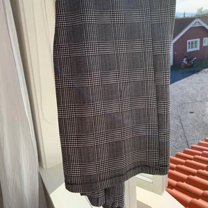 Sommarbyxor - De ultimata sommarbyxorna! Så skönt material, jätteluftigt. De är lite långa på mig därför säljer jag de! Skriv vid funderingar💜