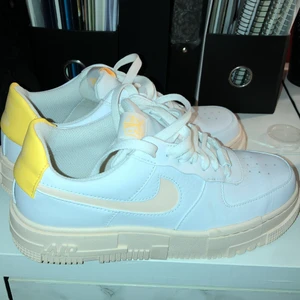 Nike Airforce  - Säljer mina Nike Airforce pixel i storlek 38 då de tyvärr blivit försmå. Använda ett fåtal gånger. Pris 700kr + frakt. 