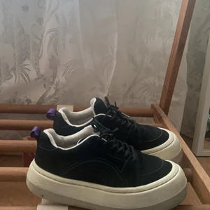 Eytys sonic sneakers - Eytys sonic sneakers inköpta för 2200, använda max 5 gånger 