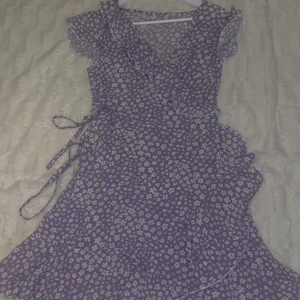 30:- STYCK - KLÄNNINGAR  - JÄTTE FINA SOMMARKLÄNNINGAR