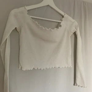 Topp - Vit sval sommar topp  St 38 (mer som en s/xs) Okej skick  (kan mötas och frakta)