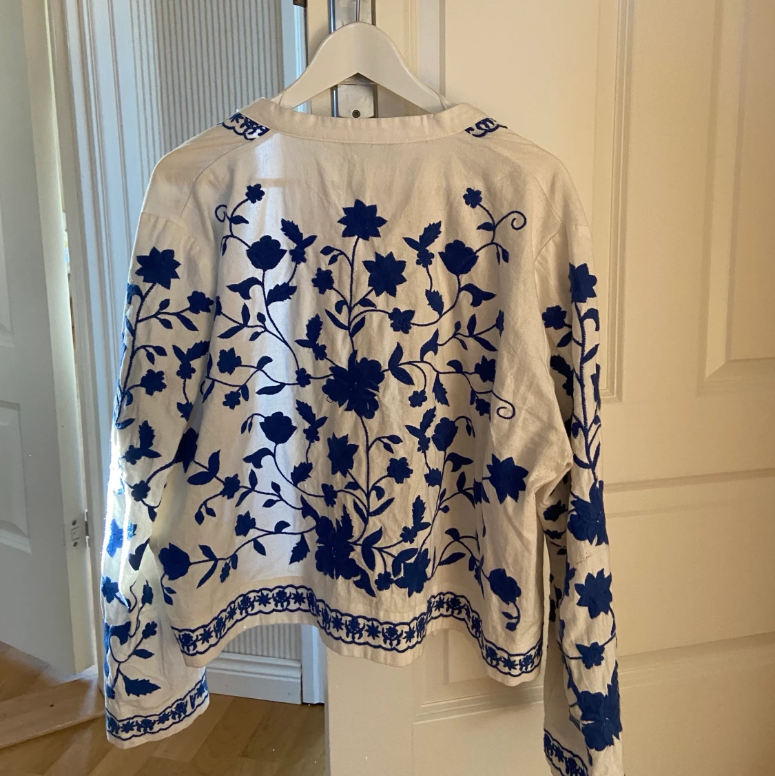 Blus i fint mönster  - 91