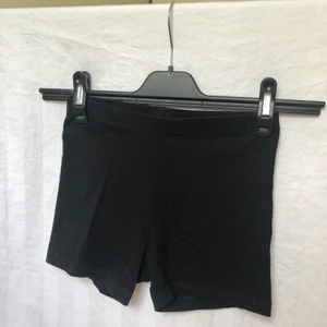 Under shorts - Svarta shorts du kan ha under kjolar eller klänningar 