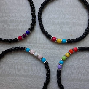 Armband hbtqia+  - Säljer armband med olika hbtqia+flaggor! Kan göra en hel del olika, gör efter önskemål och handledsmått. Ett armband kostar 30 kr, tar bara betalt för materialet och frakten, överskottet går till regnbågsfonden! Frakt tillkommer med 12/29 kr 🌈🌈🌈