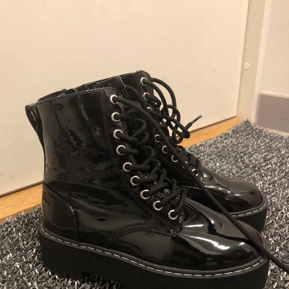 Helt nya boots från H&M Priset går att diskutera :) . Skor.