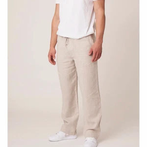 BRLN linnebyxor - Fick precis hem paketet från BRLN med deras linnebyxor i slutsålda storleken L  En rikigt grym bralla med pösig passform som går perfekt över skorna  Byxorna har en lång leverans tid på 5-6 veckors leverans och svåra att få tag i.  Priset kan diskuteras!