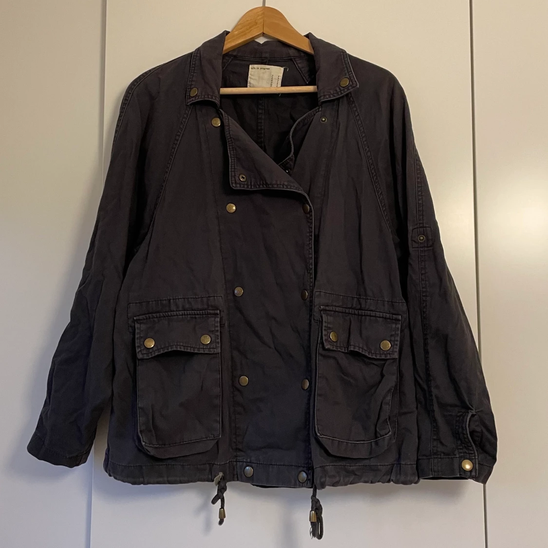 Svart jacka med dubbelknäppning - 90