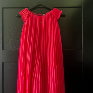 Rosa armani klänning - Fin armani klänning, använd max 5 gånger. Nypris:1200