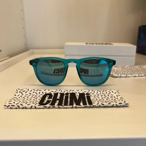 Chimi - Säljer dessa coola chimis i färgen AQUA, modell 001. Box, putsduk och skyddspåse medföljer. Är i nyskick, säljer pågrund av lite användning. 