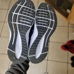 Helt nya nike skor men dom är för små storlek 41 - Helt nya nike skor men dom är för små storlek 41 aldrig använda.  Kontakta mig på 0734344364