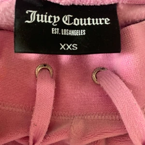 Juicy couture byxor xxs! - Lägger upp ett par juicy byxor åt min kompis i storlek xxs i färgen orchid. Hon kan tänka sig att byta mot vilken färg som helst men det måste vara xxs. Kom privat för frågor❤️