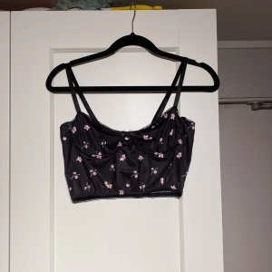 Topp  - Super söt topp. Storlek s