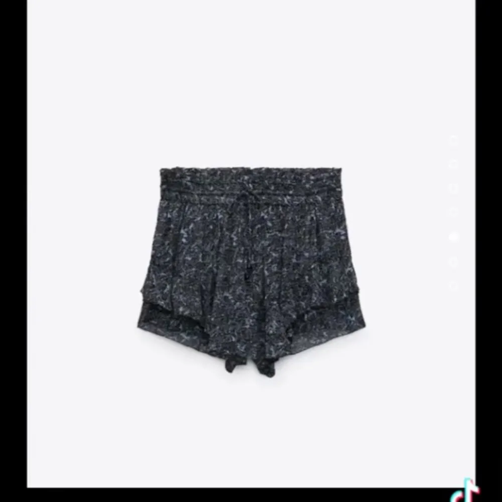 Shorts från zara. Trodde jag beställde toppen men råkade beställa fel. I princip oanvända . Shorts.