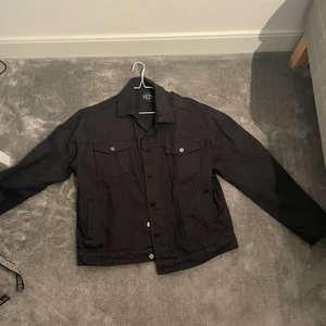 Svart Jeans jacka - Knappt använd 