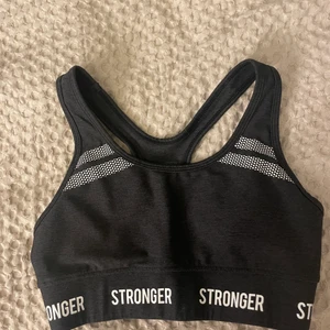 Stronger sporttopp - Knappt använd då den är för liten 🥰