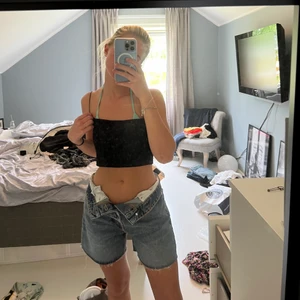 Shorts - Hej jag säljer ett par shorts från zara i storlek 36. Använd 1 gång. Säljer för 200kr.